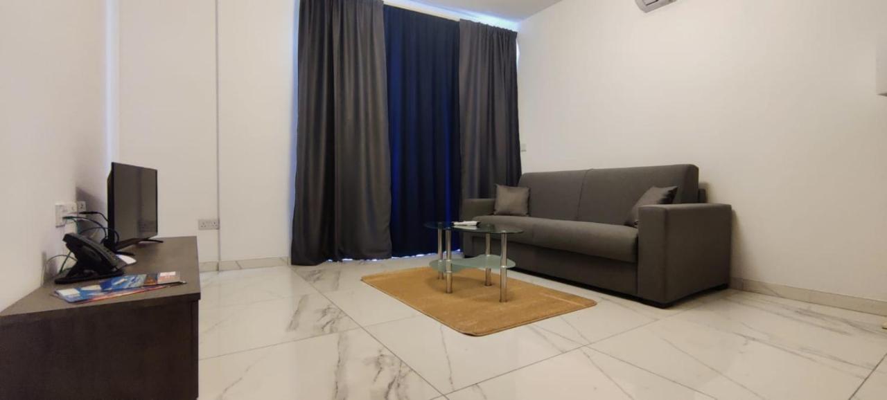 Blu-M Central Qormi Exterior photo