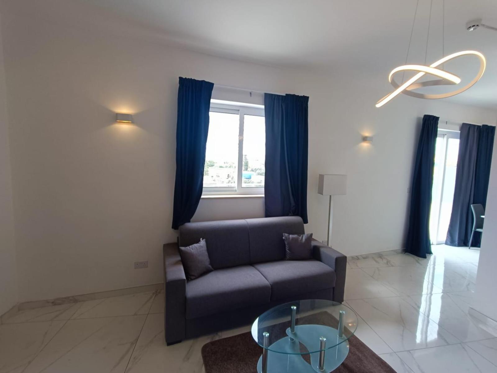 Blu-M Central Qormi Exterior photo